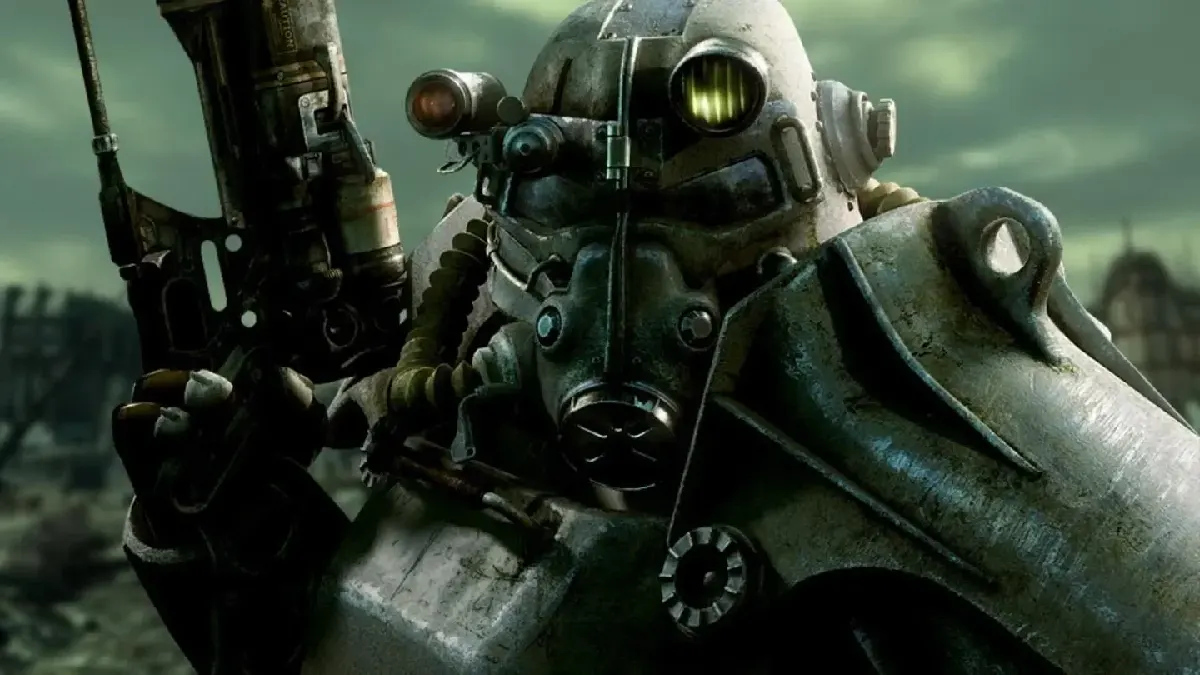 Soldado con armadura de poder de Fallout sosteniendo un arma en un entorno postapocalíptico.