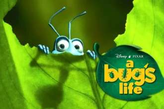 Flik, protagonista de Bichos (A Bug's Life), en una hoja verde junto al logotipo de Disney Pixar.